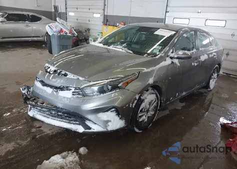 2023 Kia Forte Lxs z USA, uszkodzony, nr VIN 3KPF24AD3PE543258